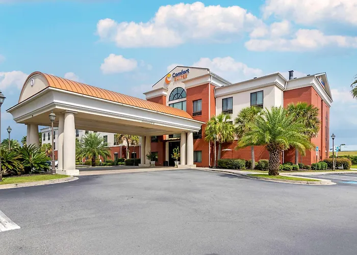 Hotel near College: Comfort Suites Savannah North